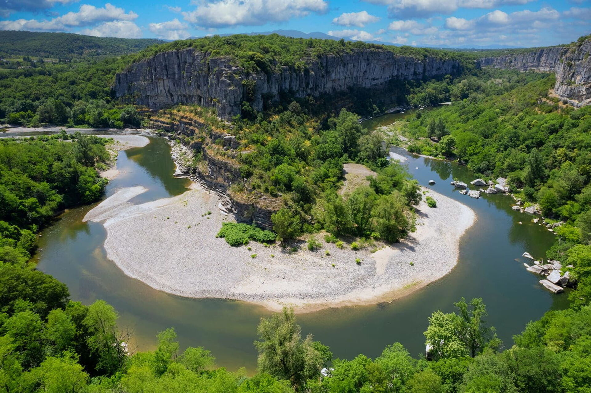 Le Cirque de Gens, méandre turquoise de l'Ardèche près de Chauzon