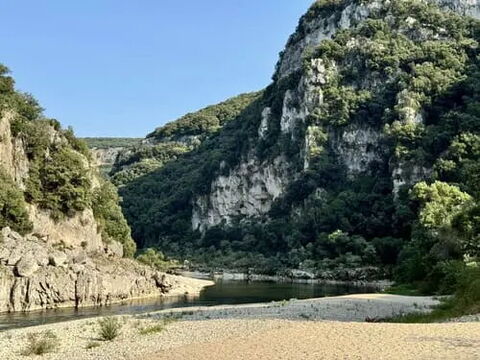 La plage de Gaud, bivouac autorisé dans les gorges de l'Ardèche