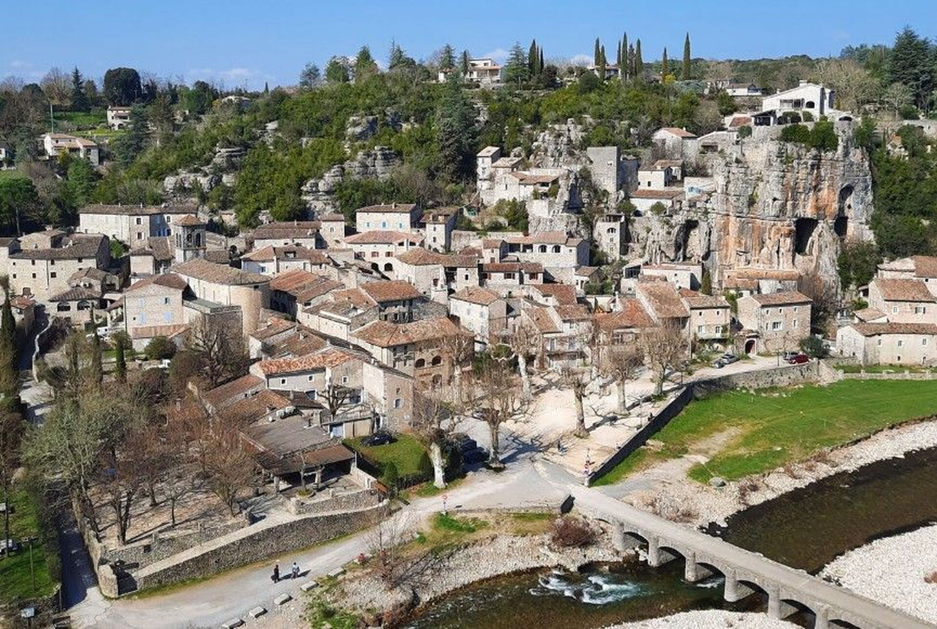Labeaume, ses ruelles calades et ses jardins suspendus