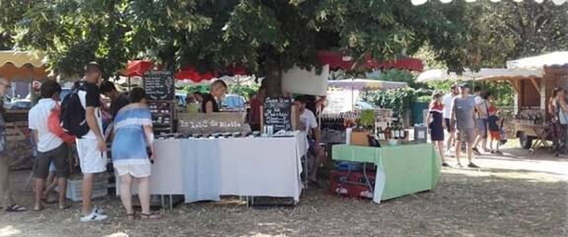 Marché de producteurs de Salavas, près de Vallon-Pont-d'Arc