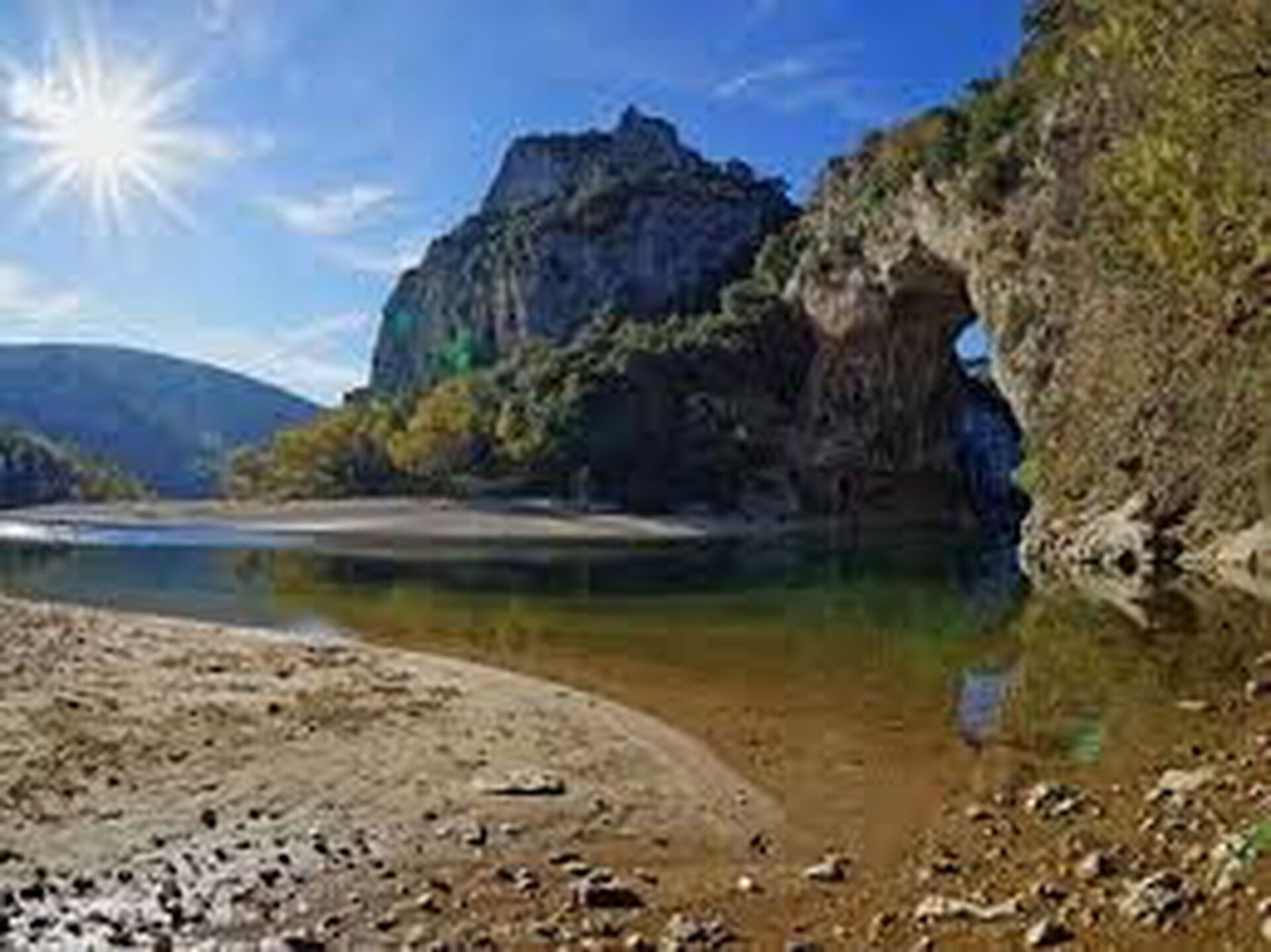La plage de Châmes dans les gorges de l'Ardèche